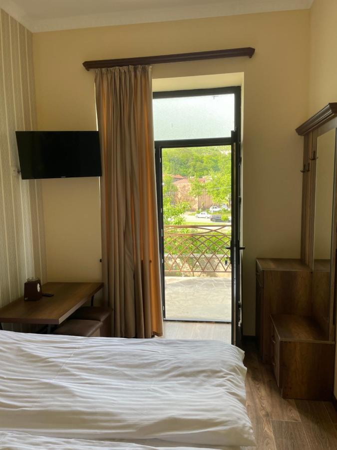 Yolyans Hotel Goris Exterior photo