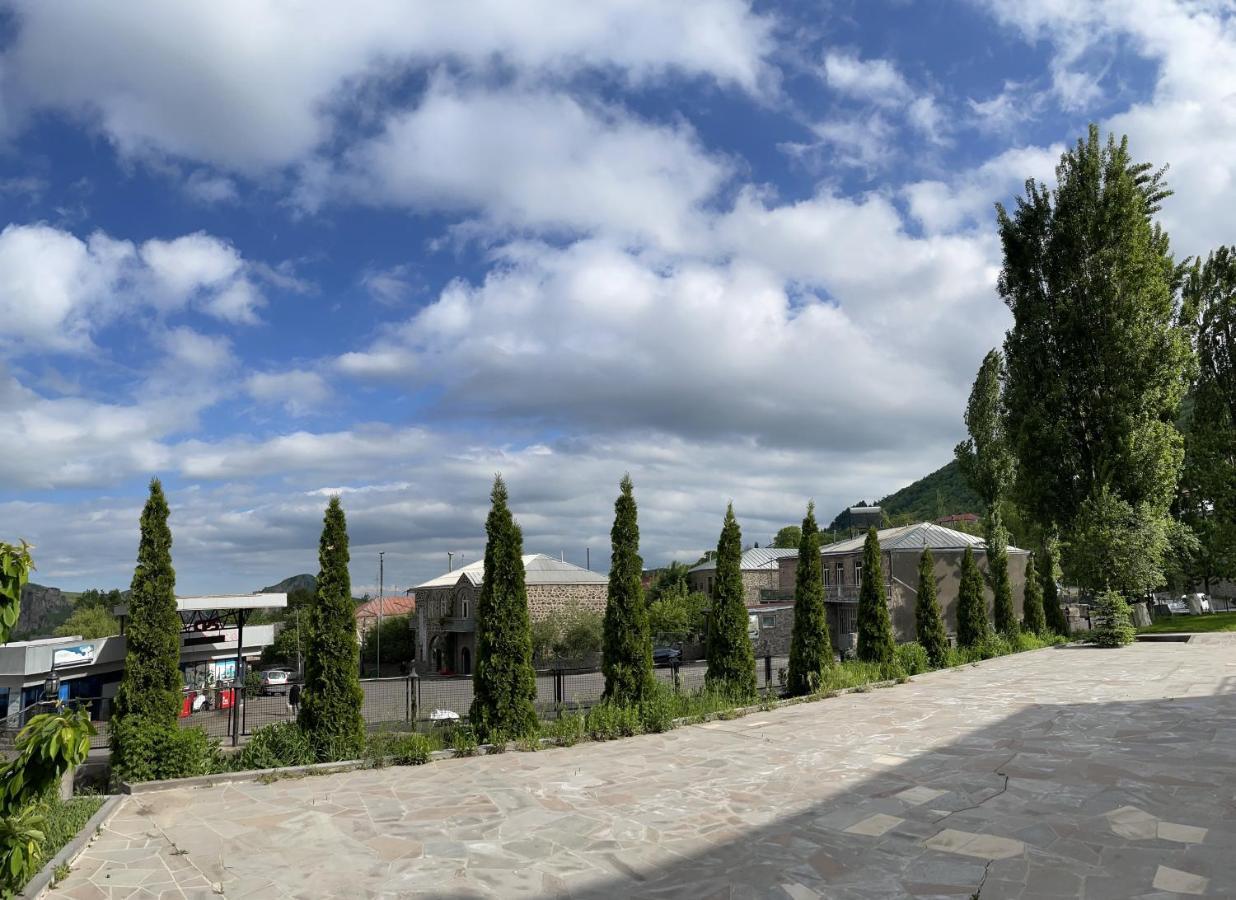 Yolyans Hotel Goris Exterior photo