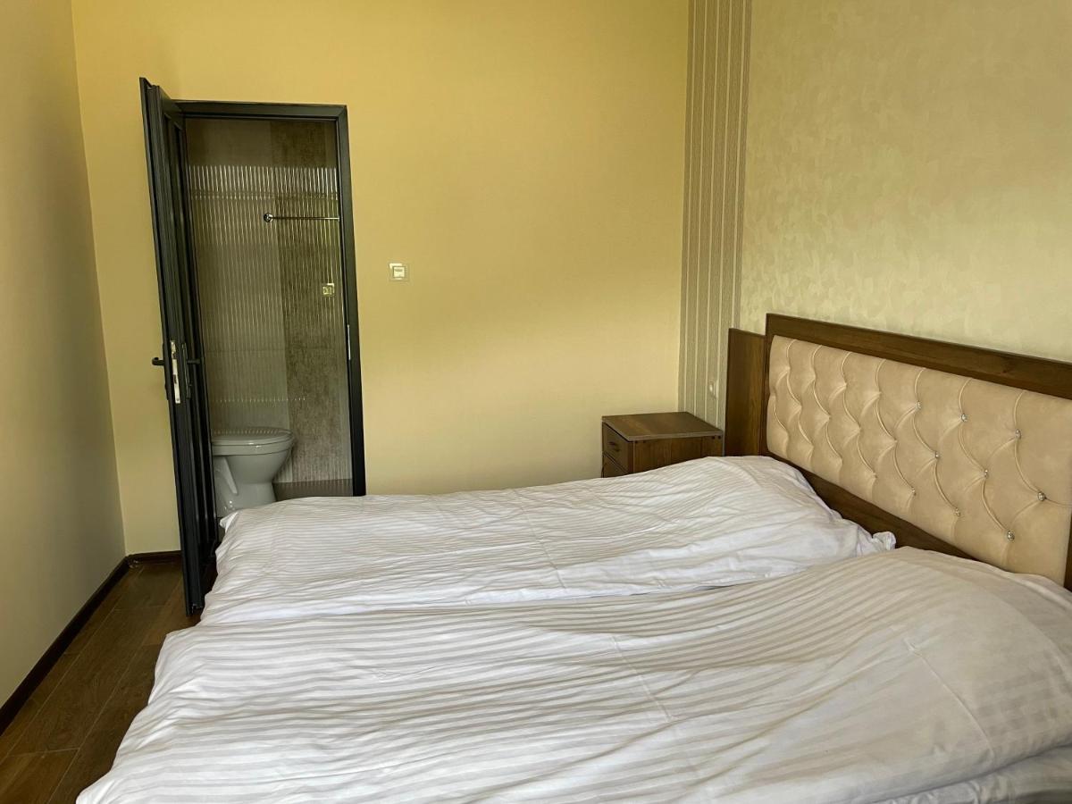 Yolyans Hotel Goris Exterior photo