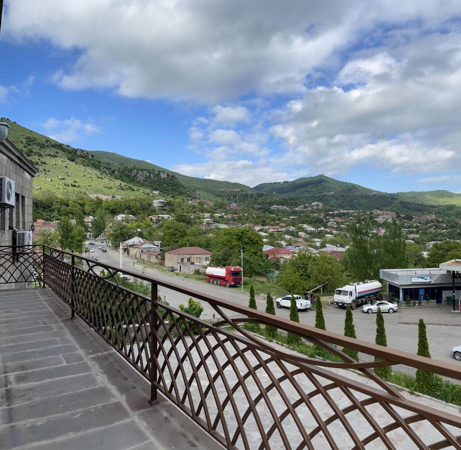 Yolyans Hotel Goris Exterior photo