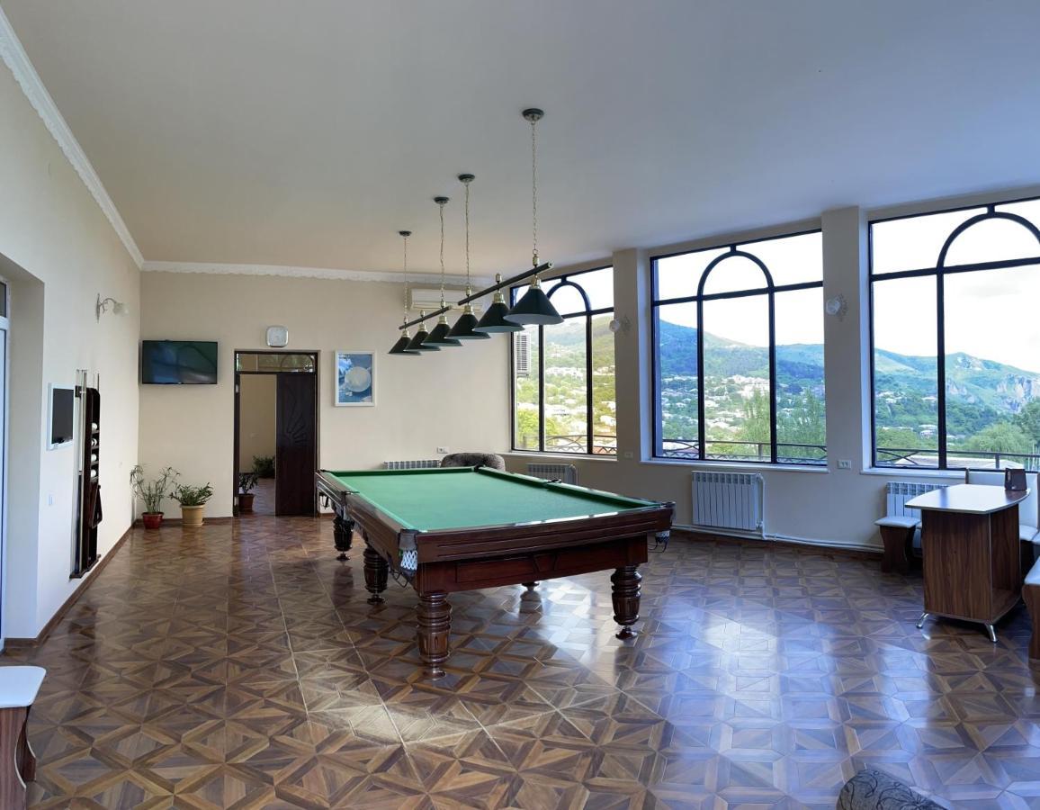 Yolyans Hotel Goris Exterior photo