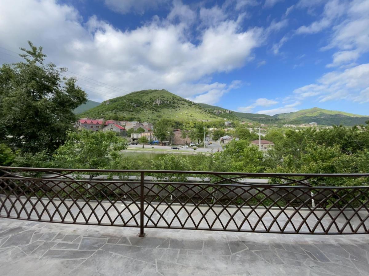 Yolyans Hotel Goris Exterior photo