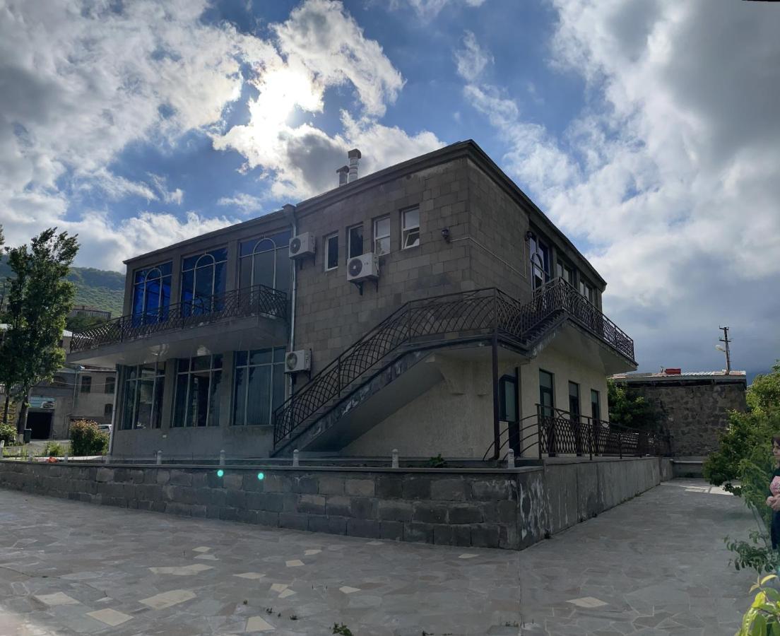Yolyans Hotel Goris Exterior photo