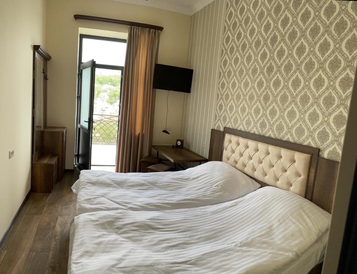 Yolyans Hotel Goris Exterior photo
