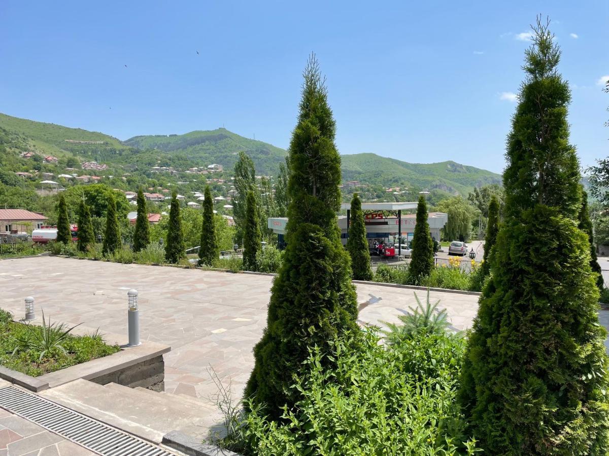 Yolyans Hotel Goris Exterior photo